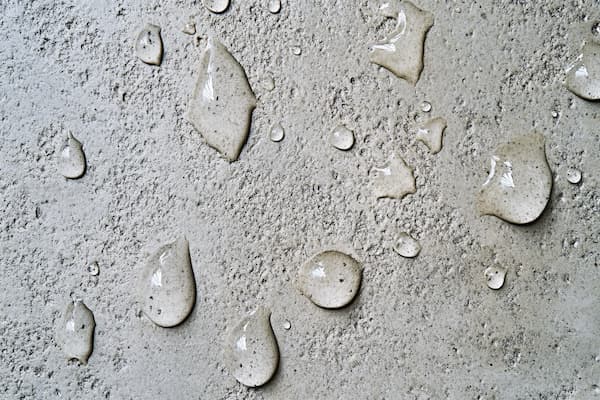 water-droplets-on-the-wall