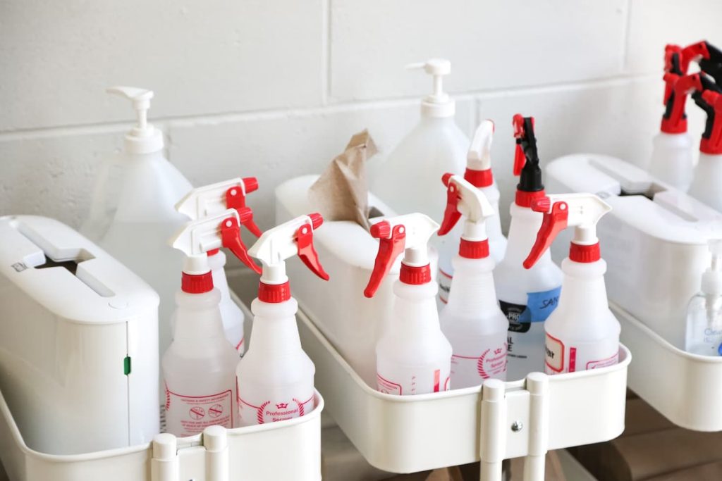 white-plastic-bottles-detergent