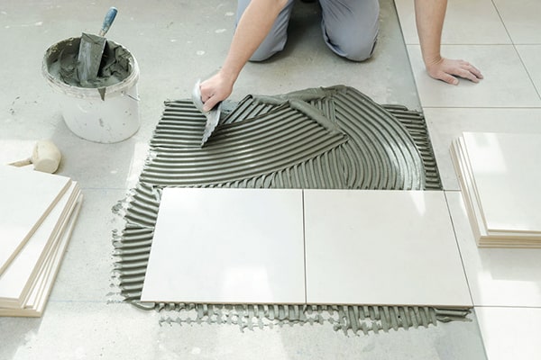 applying-tile-adhesive-with-notch-trowel