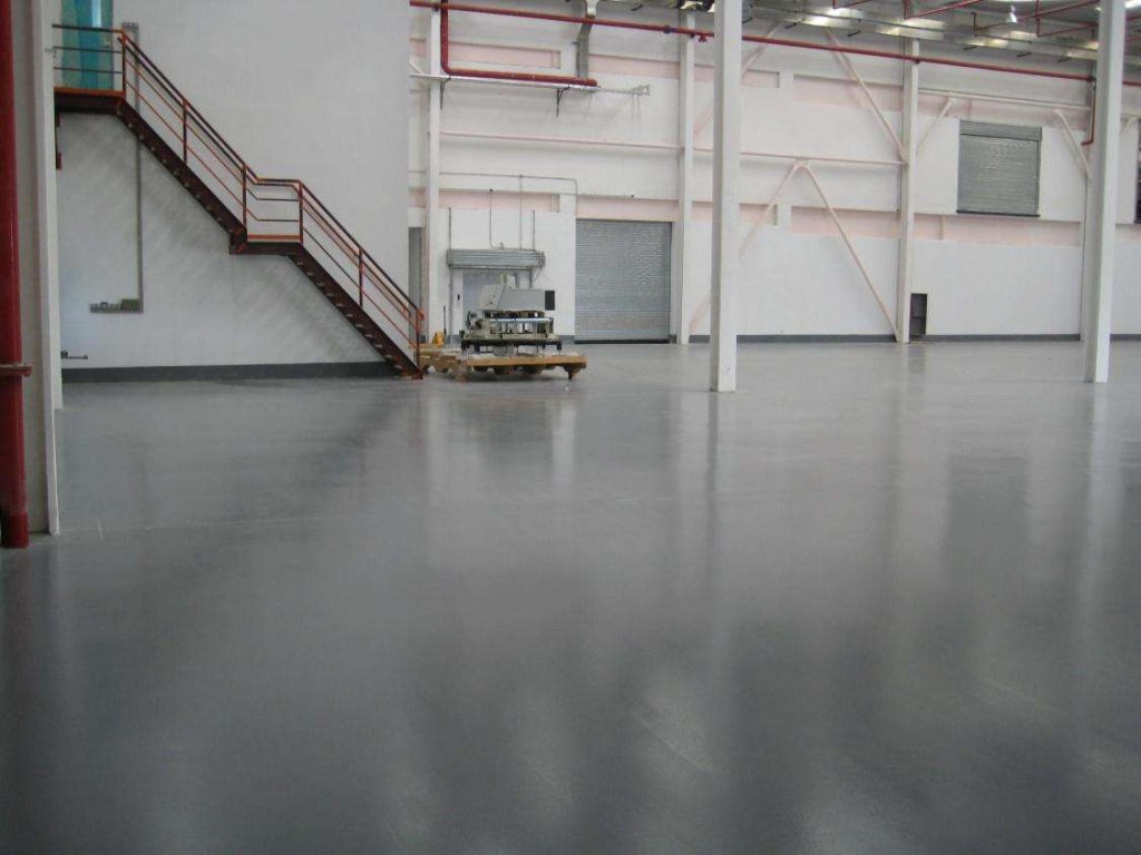 self-leveling-floor-in-warehouse